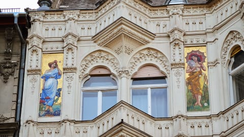 A színek mestere: Róth Miksa művészete a belvárosban // városi séta